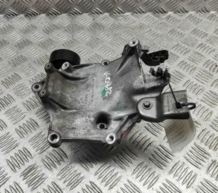 Mercedes-Benz C W205 Engine mounting bracket A6512340339