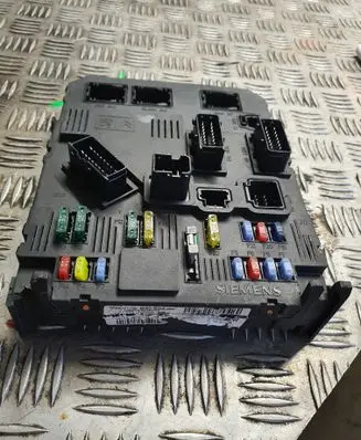 Peugeot 407 Comfort/convenience module 9655221180