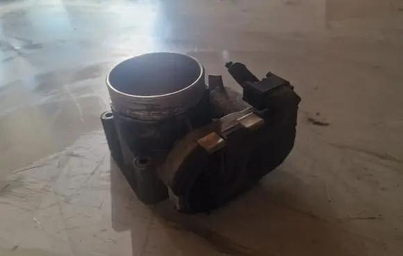 Volvo XC90 Throttle valve 30711553