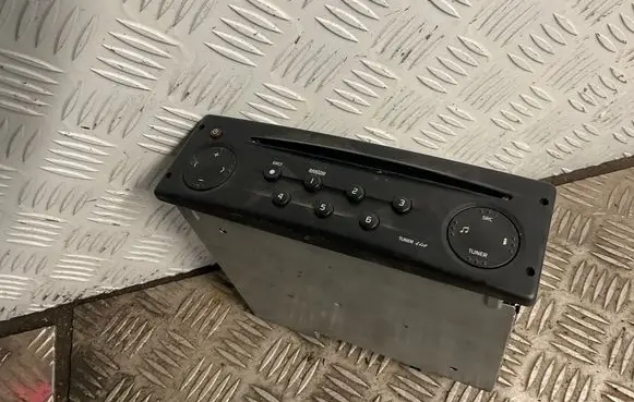 Renault Trafic II (X83) Radio/CD/DVD/GPS head unit 