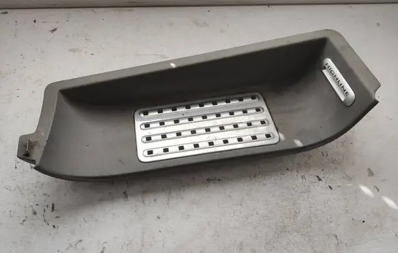 Front sill trim cover
