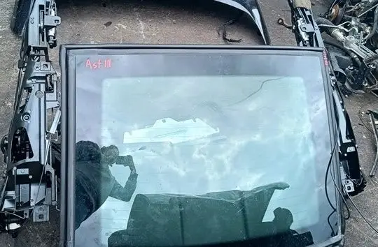 Opel Astra H Front windscreen/windshield window 132KW