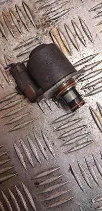 Nissan Note (E11) Fuel pressure regulator 