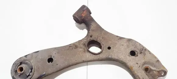 Toyota Avensis T270 Front lower control arm/wishbone