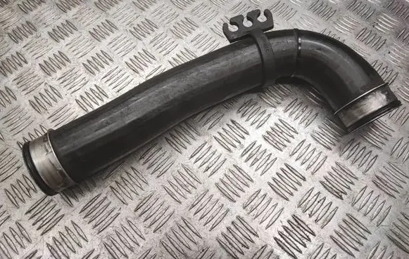 Volkswagen Touran I Intercooler hose/pipe 