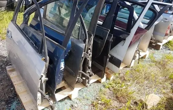 Alfa Romeo 156 Rear door sidabrines