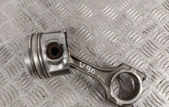 Toyota Corolla Verso AR10 Piston with connecting rod 132010R010 131010R010