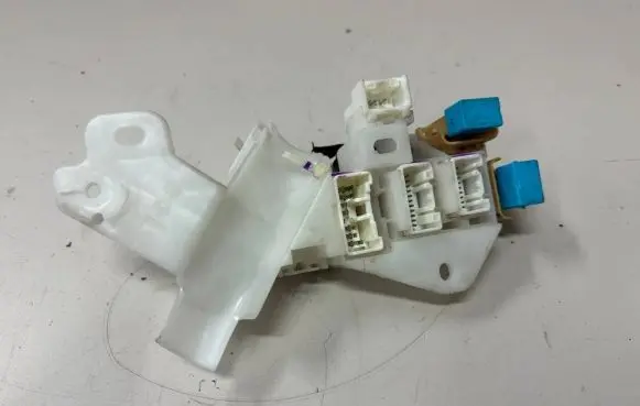 Toyota Prius (XW20) Fuse box set 9098702027 1567002870