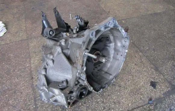 Toyota Auris E180 Manual 5 speed gearbox KRIS235789