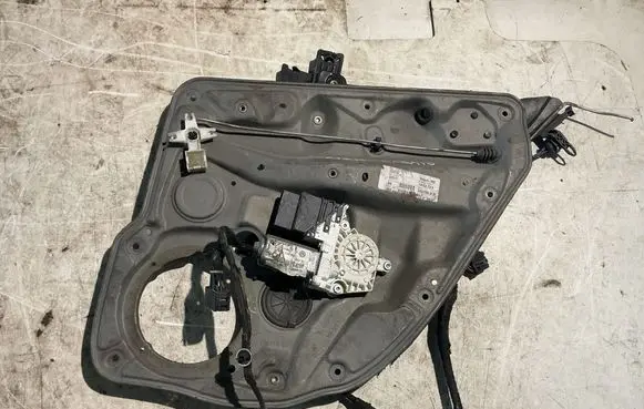 Volkswagen Golf IV Rear door window regulator with motor 1J4839756E