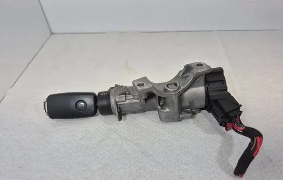 Volkswagen Transporter - Caravelle T5 Ignition lock 6R0905851D
