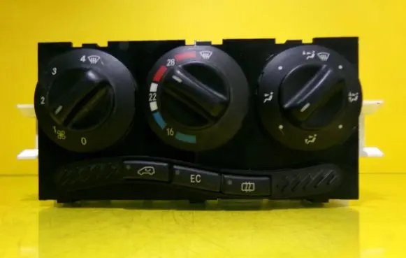 Mercedes-Benz A W168 Climate control unit 1688300485 Q154400