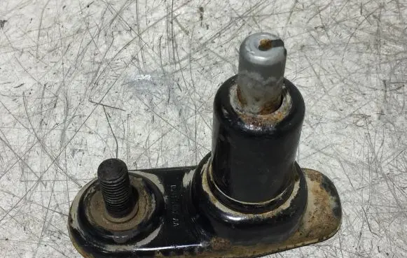 Ford Courier Spare wheel bolt DV611402AA