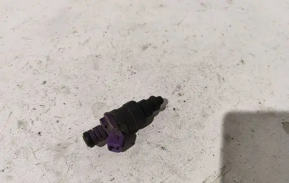 Volvo S40, V40 Fuel injector 9125118