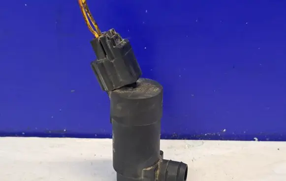 Volvo S60 Windscreen/windshield washer pump 31349235