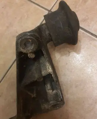 Engine mount bracket