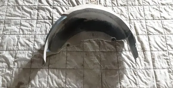 Rear arch fender liner splash guards