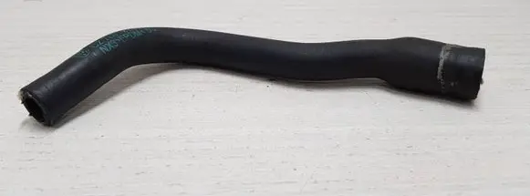 Volkswagen Touareg I Engine coolant pipe/hose 7L0121058F