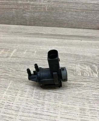 Audi A4 S4 B7 8E 8H Turbo solenoid valve 1J0906263C