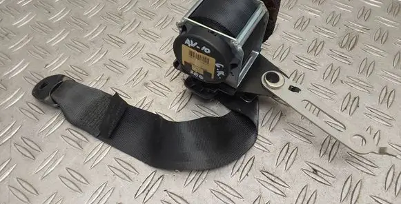 Toyota Avensis T270 Rear seatbelt 7336005180