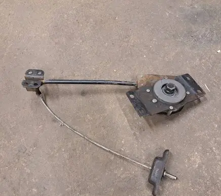 KIA Carens II Spare wheel mounting bracket 