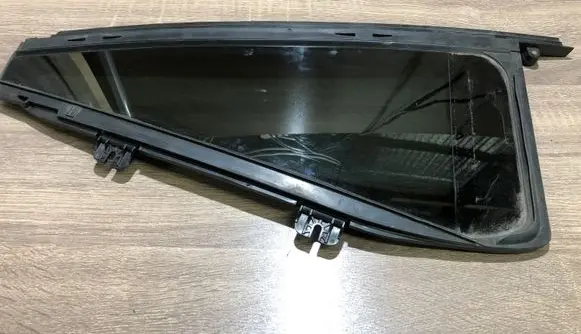 Volvo XC90 Rear vent window glass 1226191 32132026