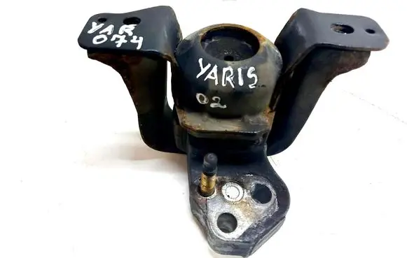 Toyota Yaris Engine mount bracket