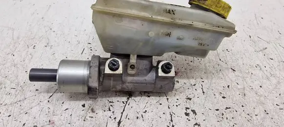 Master brake cylinder