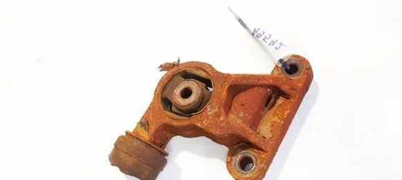 Mazda CX-7 Engine mount bracket