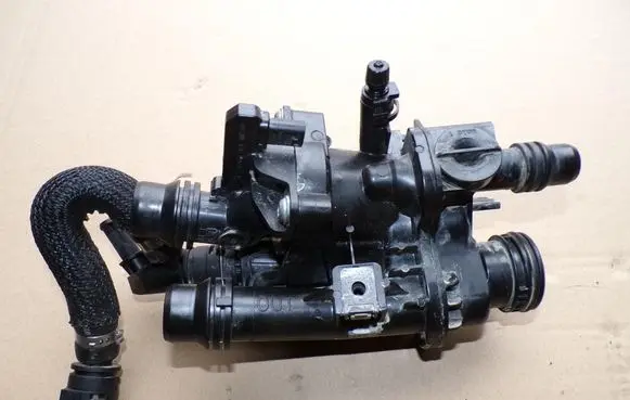 Citroen C3 Thermostat housing 9859293280