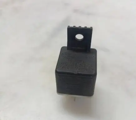 Volkswagen PASSAT B6 Other relay 4RD00352009 10420A