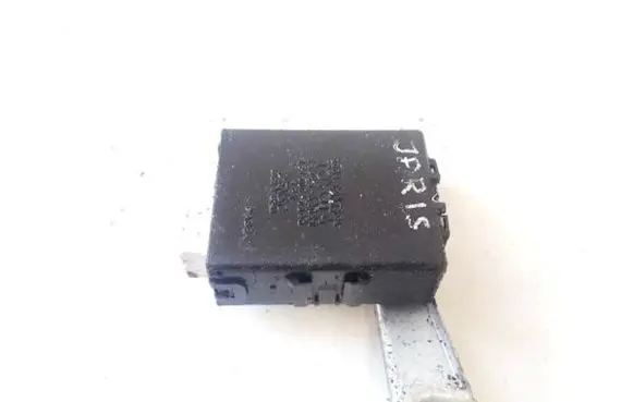 Toyota Yaris Door control unit/module 8598052080 051500-3540