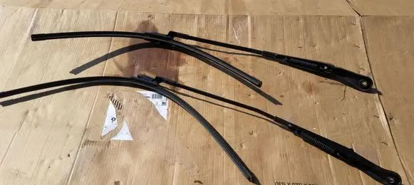 Opel Zafira C Front wiper blade arm