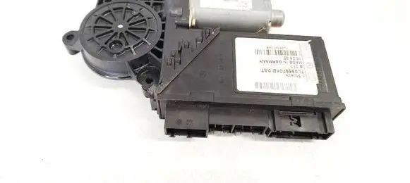 Volkswagen Touareg I Rear door window regulator motor 7L0959704B