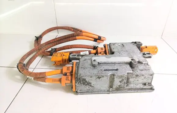 Voltage converter inverter