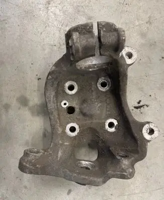 BMW 5 E60 E61 Front wheel hub spindle knuckle 6740954