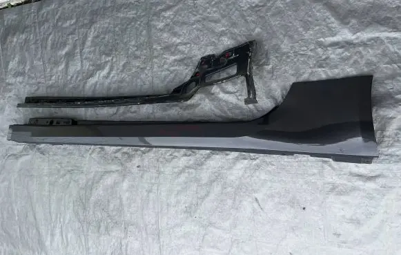 Maserati GranTurismo II Side skirt front trim 