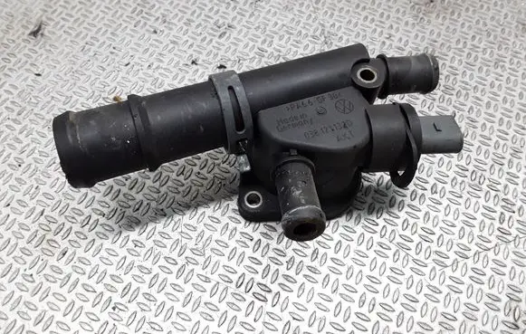 Volkswagen Polo III 6N 6N2 6NF Engine coolant pipe/hose 038121132D