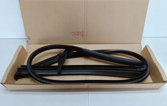 Tesla Model 3 Rubber seal rear door 1090510-00-L