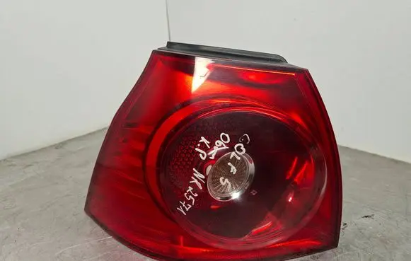 Volkswagen Golf V Rear/tail lights 1K6945095N B01515872