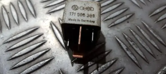 Volkswagen Golf III Other relay 171906383 r601389
