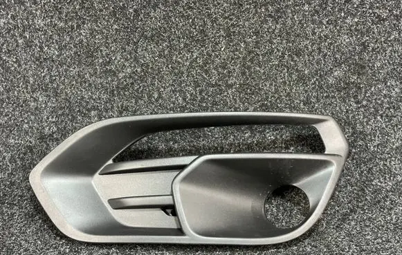 Iveco Daily 4th gen Front bumper lower grill 105802356346