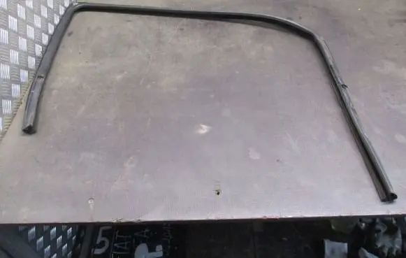Peugeot 3008 I Front door rubber seal 