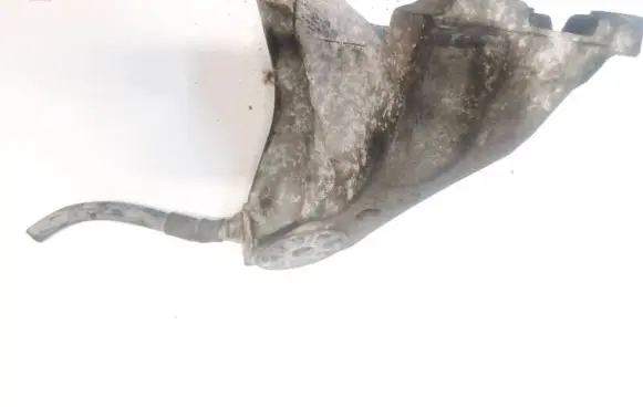 Engine mounting bracket