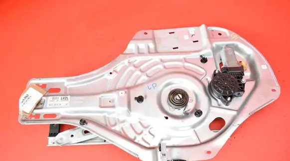 Hyundai Tucson JM Front door window regulator with motor 82470-2E010