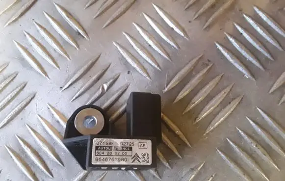 Citroen C4 I Airbag deployment crash/impact sensor 604288200 9646768980