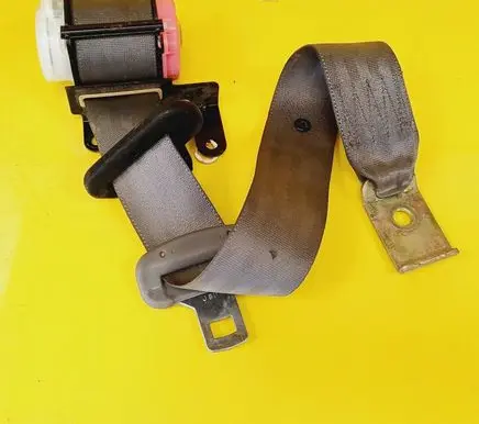 Rear seatbelt
