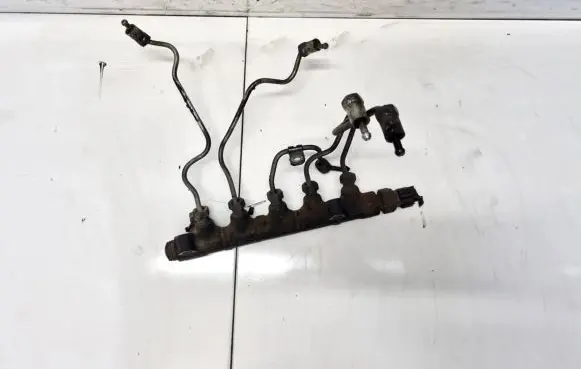 Toyota Avensis Verso Fuel main line pipe