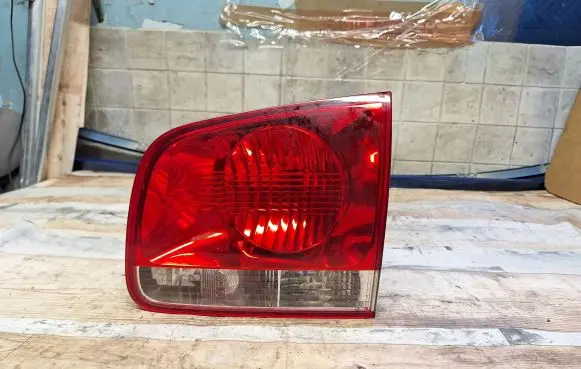 Volkswagen Touareg I Tailgate rear/tail lights 28268003