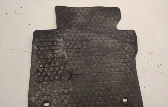 Volkswagen Touran I Front floor mat 1T1061501